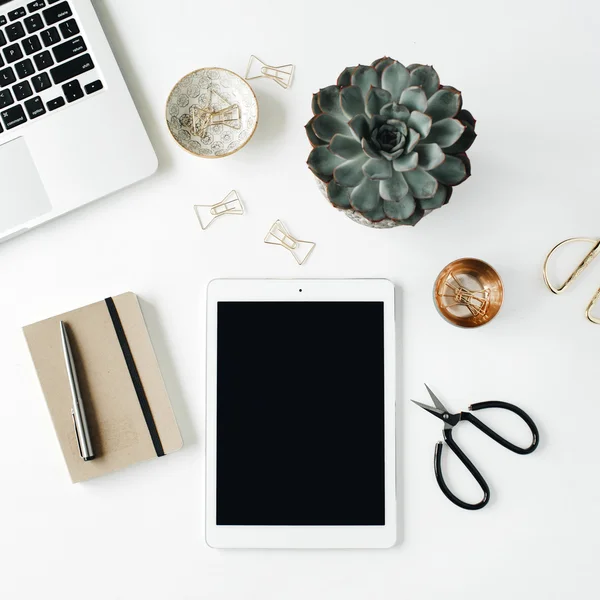 Espacio de trabajo de escritorio femenino —  Fotos de Stock