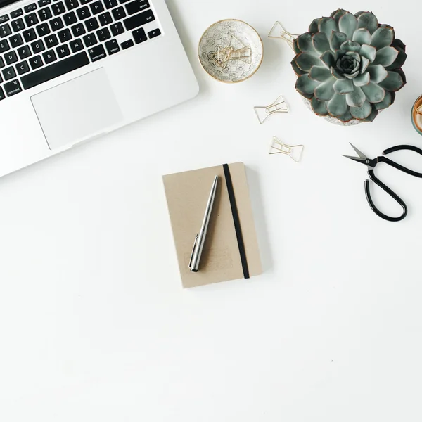 Espaço de trabalho feminino secretária — Fotografia de Stock