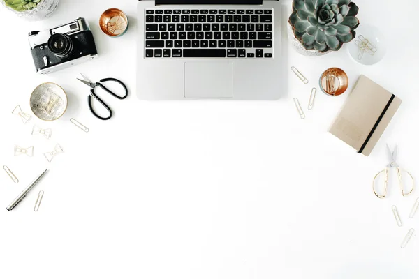 Espaço de trabalho feminino secretária — Fotografia de Stock