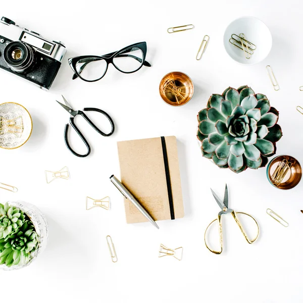 Espaço de trabalho feminino secretária — Fotografia de Stock