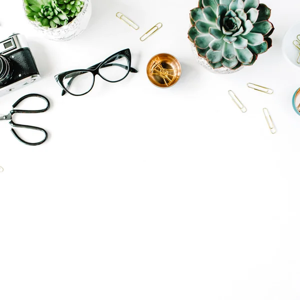 Espaço de trabalho feminino secretária — Fotografia de Stock