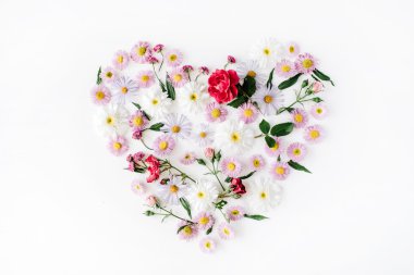 Güllerle yapılan kalp