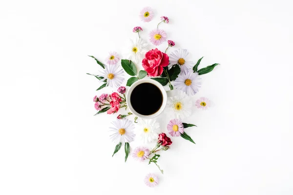 Cup of coffee with roses — Stock Photo, Image