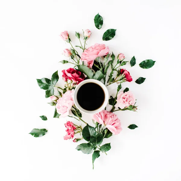 Xícara de café com rosas rosa — Fotografia de Stock