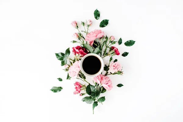 Xícara de café com rosas rosa — Fotografia de Stock