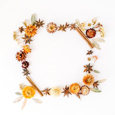 tarçın ve kakule çerçeve çelenk desen