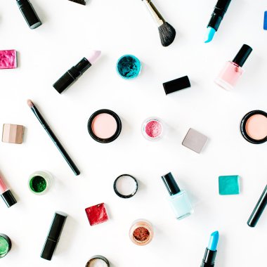 düz yatıyordu kadın kozmetik kolaj  