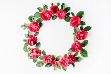 kırmızı gül ile düz yatıyordu çerçeve