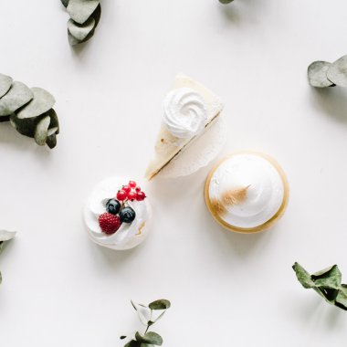 Kek ile kahvaltı kompozisyon