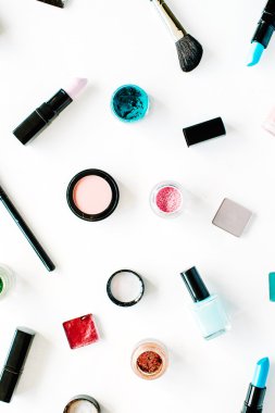 düz yatıyordu kadın kozmetik 