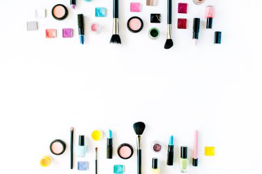 düz yatıyordu kadın kozmetik 