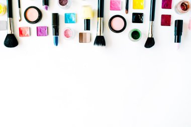 düz yatıyordu kadın kozmetik 