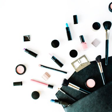 düz yatıyordu kadın kozmetik 