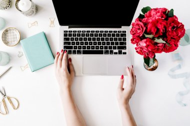 Düz yatıyordu, en iyi görünümü office tablo Resepsiyon.