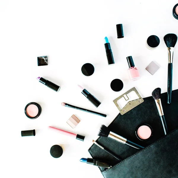 düz yatıyordu kadın kozmetik 