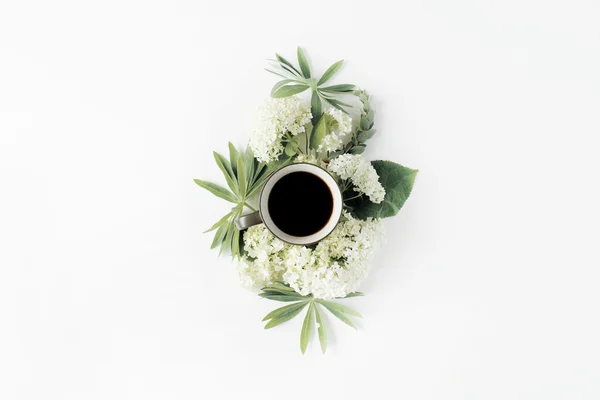 Mug and white hydrangea flowers bouquet — Stock Photo, Image