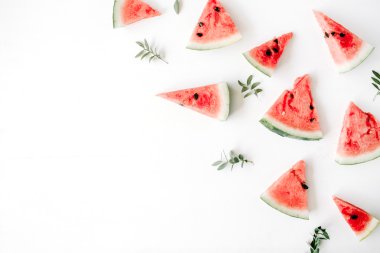 Karpuz parçalar ve desen bırakır