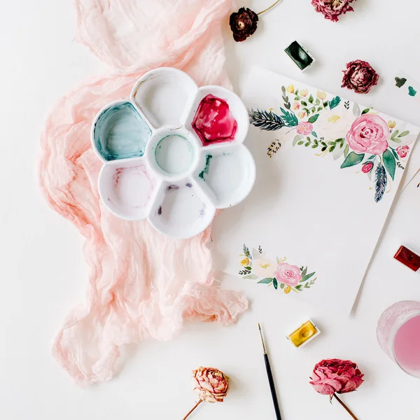 Espace de travail avec peinture à l'aquarelle — Photo