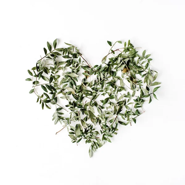 Καρδιά με πράσινα κλαδιά — Φωτογραφία Αρχείου