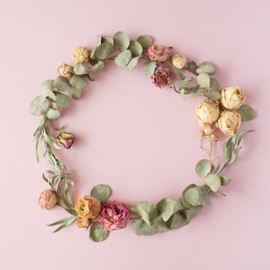 Kuru güller çerçevesi