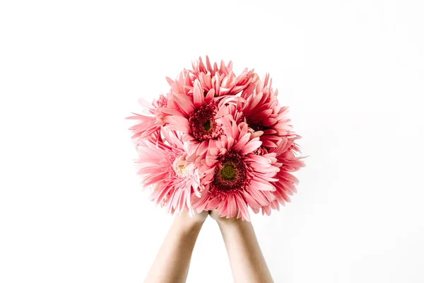 Růžová gerbera kytice v ženských rukou — Stock fotografie