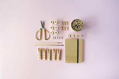 kadınsı çalışma malzemeleri