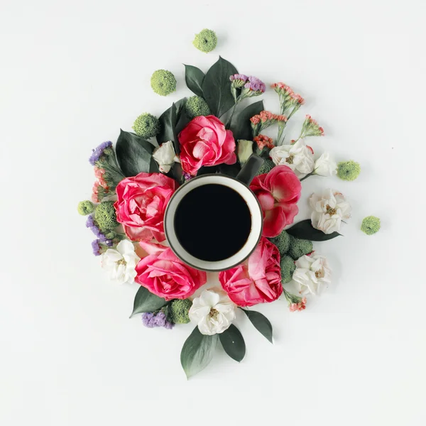 Taza de café en flores — Foto de Stock