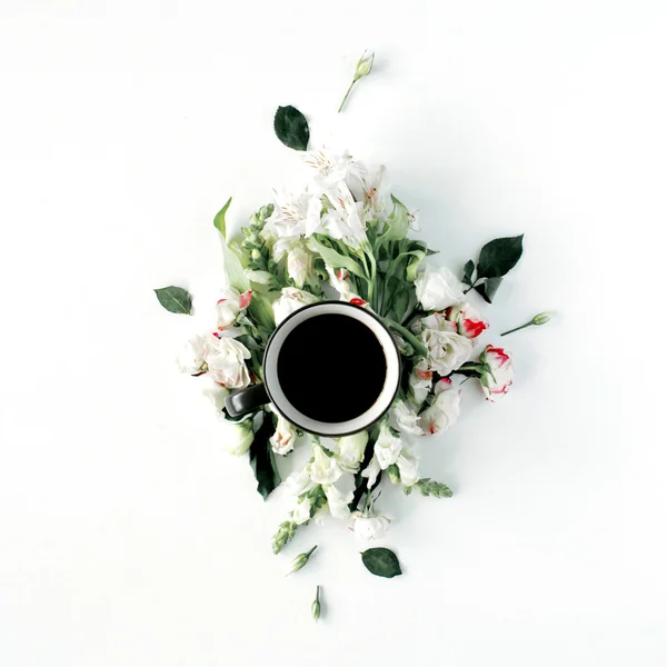 Taza de café en flores — Foto de Stock