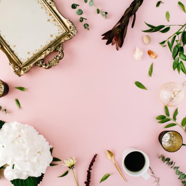 Çiçek kahvaltı kompozisyon