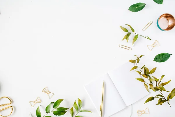 Vrouwelijke bloemen office werkruimte — Stockfoto