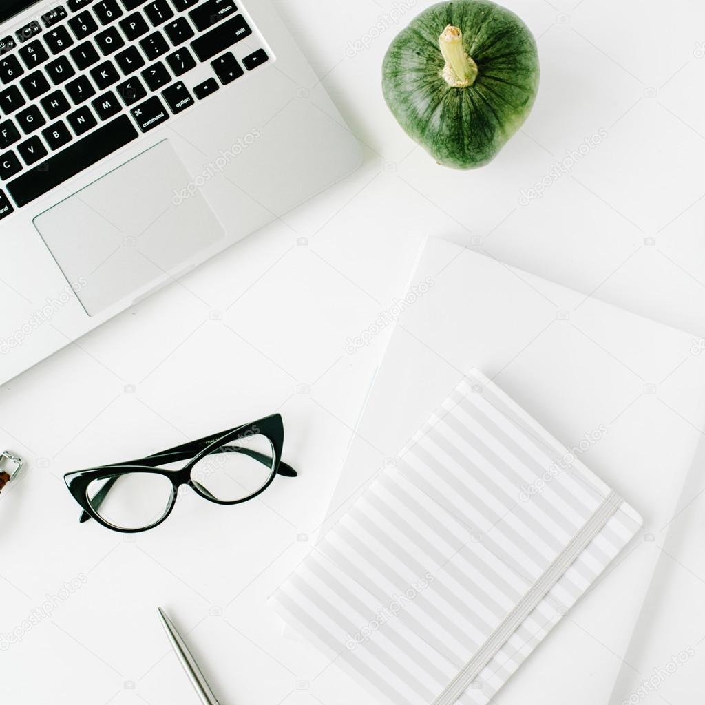 White office desk — Stock Photo © maximleshkovich #122594100