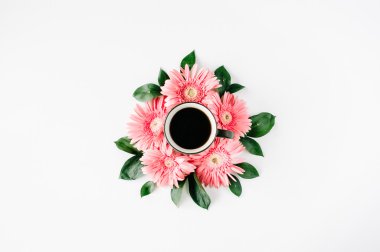 Gerbera çiçekleri kahve Kupası