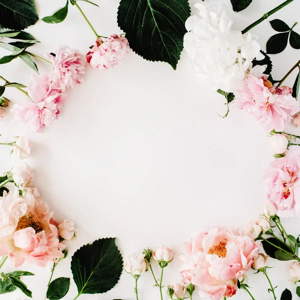 Round frame wreath pattern with roses — Stock Photo, Image