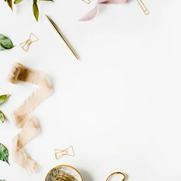 Feminino floral escritório espaço de trabalho — Fotografia de Stock