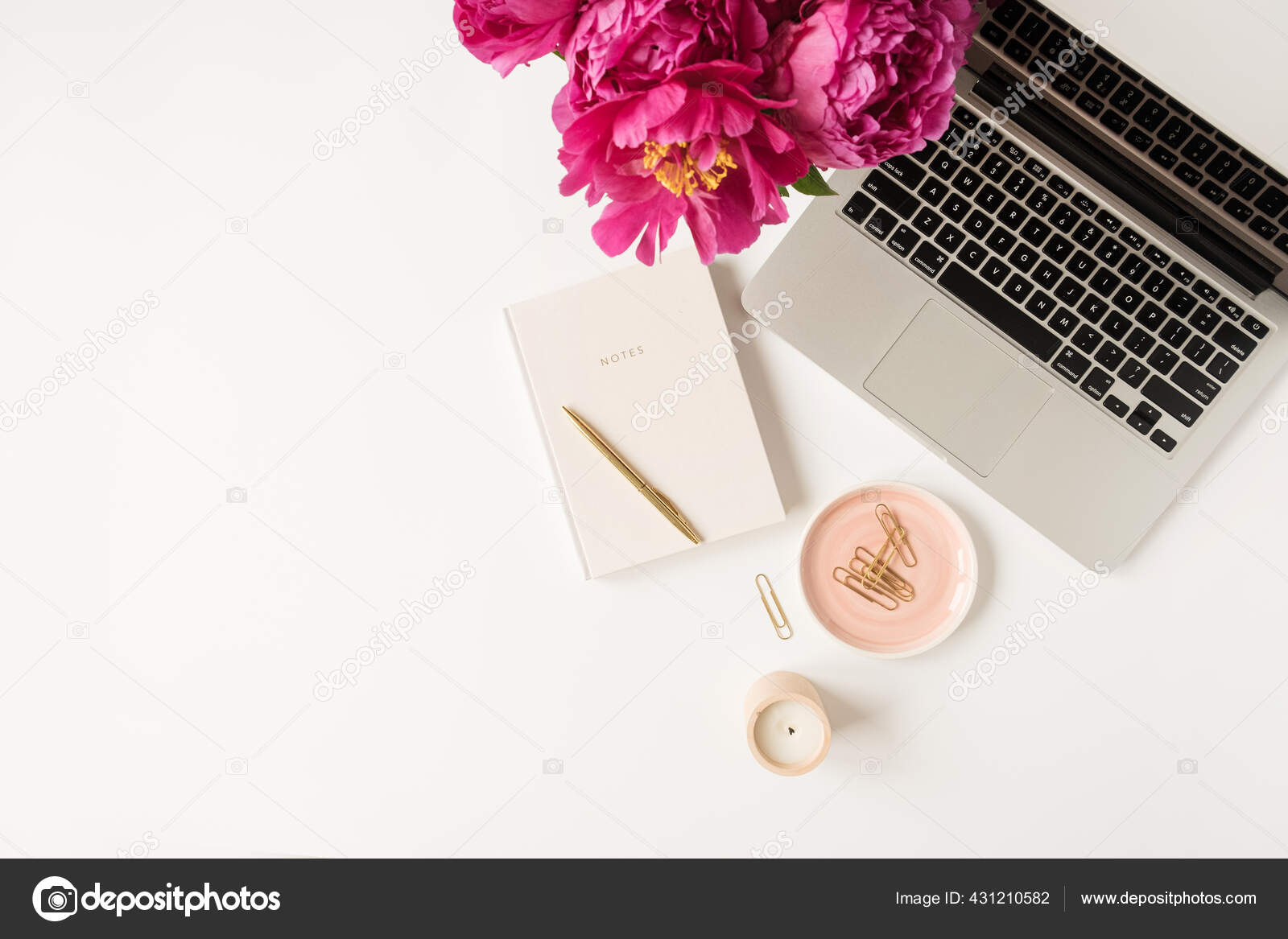 Hogar Escritorio Oficina Espacio Trabajo Con Portátil Flores Peonía Rosa —  Foto de stock #431210582 © maximleshkovich, image size:1600x1167