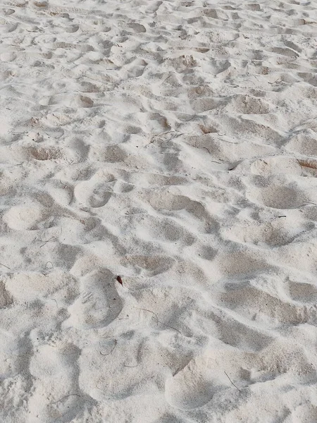 Tropisch Schöner Strand Mit Weißem Sand Und Fußschritten Sommerreise Oder — Stockfoto