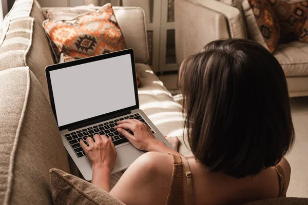 Young Beautiful Woman Work Laptop Computer Blank Screen Eastern Traditional — Stock Photo, Image