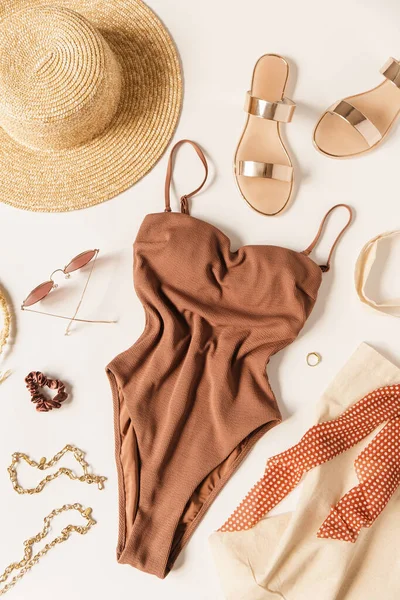 Cor Neutra Mulheres Roupas Moda Acessórios Para Férias Verão Praia — Fotografia de Stock