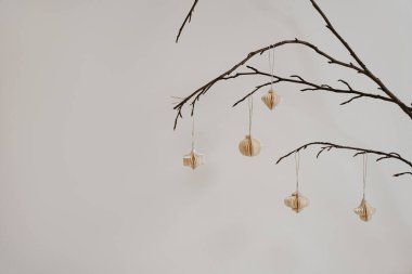 Dallardaki Asılı Kağıt Baubles. Eko Şık, İskandinav Tasarımı, Minimalist Estetik