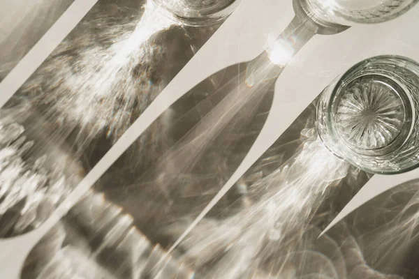 Dünya 'nın Tarafsız Tonları' nda Cam Kaplamalı Zarif Gölgeler ve Işık Oyunları