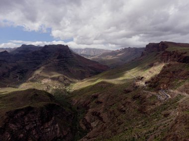 Dağlık arazinin havadan görünüşü