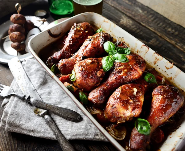Fried chicken legs with vegetables — Stock Image Fried chicken legs with vegetables Stock Photo