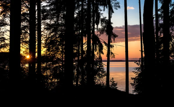 Pôr do sol no lago Volgo — Fotografia de Stock