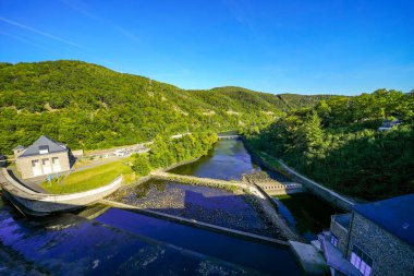 Edersee 'deki baraj manzarası. Edertal Eder Barajı.