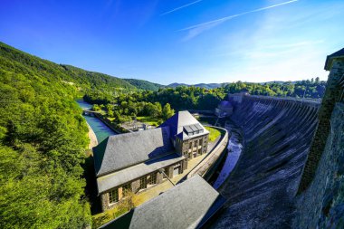 Edersee 'deki baraj manzarası. Edertal Eder Barajı.