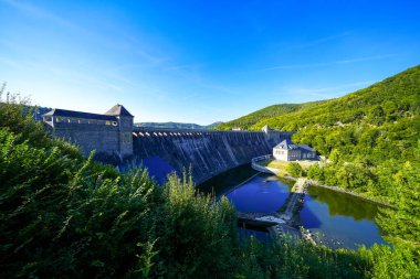 Edersee 'deki baraj manzarası. Edertal Eder Barajı.