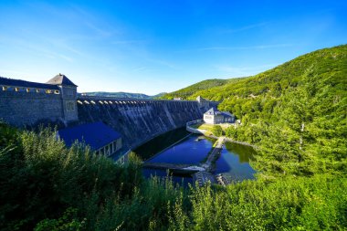 Edersee 'deki baraj manzarası. Edertal Eder Barajı.