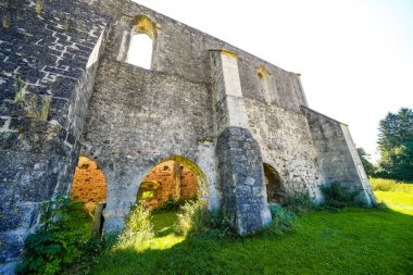 Schaaken Manastırı 'nın eski kalıntılarının manzarası. Lichtenfels yakınlarındaki Benedikt manastırı..