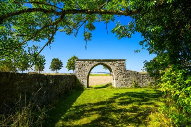 Schaaken Manastırı 'nın eski kalıntılarının manzarası. Lichtenfels yakınlarındaki Benedikt manastırı..