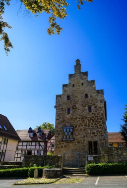 Korbach kasabasındaki tarihi bina manzarası.